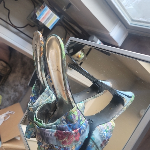 Sandals - Picture 3 of 3